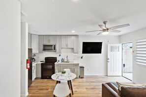 Fridge, microwave, oven, stovetop - La living bungalow with patio. (Los Angeles)