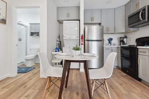 La living bungalow with patio. 