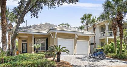 Golf Cart & 4 Bikes! 3 Min Walk to Pool & Hot Tub! 8 Min to Beach! New Listing! ~ Sunshine Retreat at Destiny West