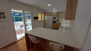 Micro-ondes, four, plaque de cuisson, lave-vaisselle