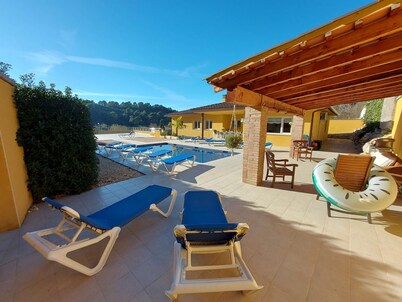 Spacious villa with private pool, a stone's throw from the beaches of San Marti.