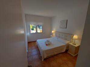 6 bedrooms, iron/ironing board, travel cot, free WiFi