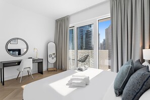 1 Schlafzimmer, Zimmersafe, Schreibtisch, Bügeleisen/Bügelbrett