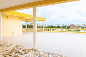 House, 5 Bedrooms, Accessible, Smoking | Balcony