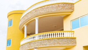 Fachada de la propiedad