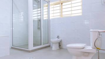 House, 5 Bedrooms, Accessible, Smoking | Bathroom