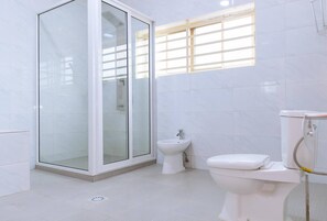 Ferienhaus, 5 Schlafzimmer, barrierefrei, Raucher | Badezimmer