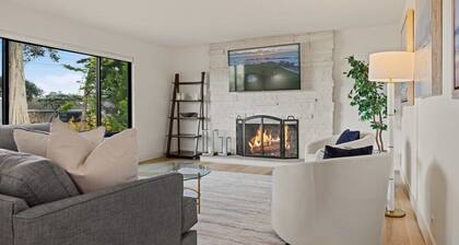 Pebble Beach's Tee Time: 4BR 3BA walk to the beach