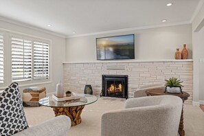 Interior - Gone Coastal 3BR 3BA all En Suite / Walk to Beach (Pebble Beach)