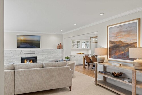 Gone Coastal 3BR 3BA all En Suite / Walk to Beach