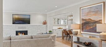 Gone Coastal 3BR 3BA all En Suite / Walk to Beach