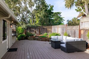 Terrace/patio - Gone Coastal 3BR 3BA all En Suite / Walk to Beach (Pebble Beach)