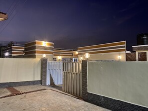 Fachada de la propiedad