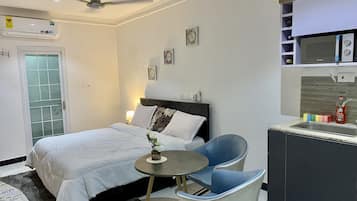 Studio | Individually decorated, individually furnished, laptop workspace