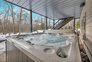 Tina de hidromasaje al aire libre