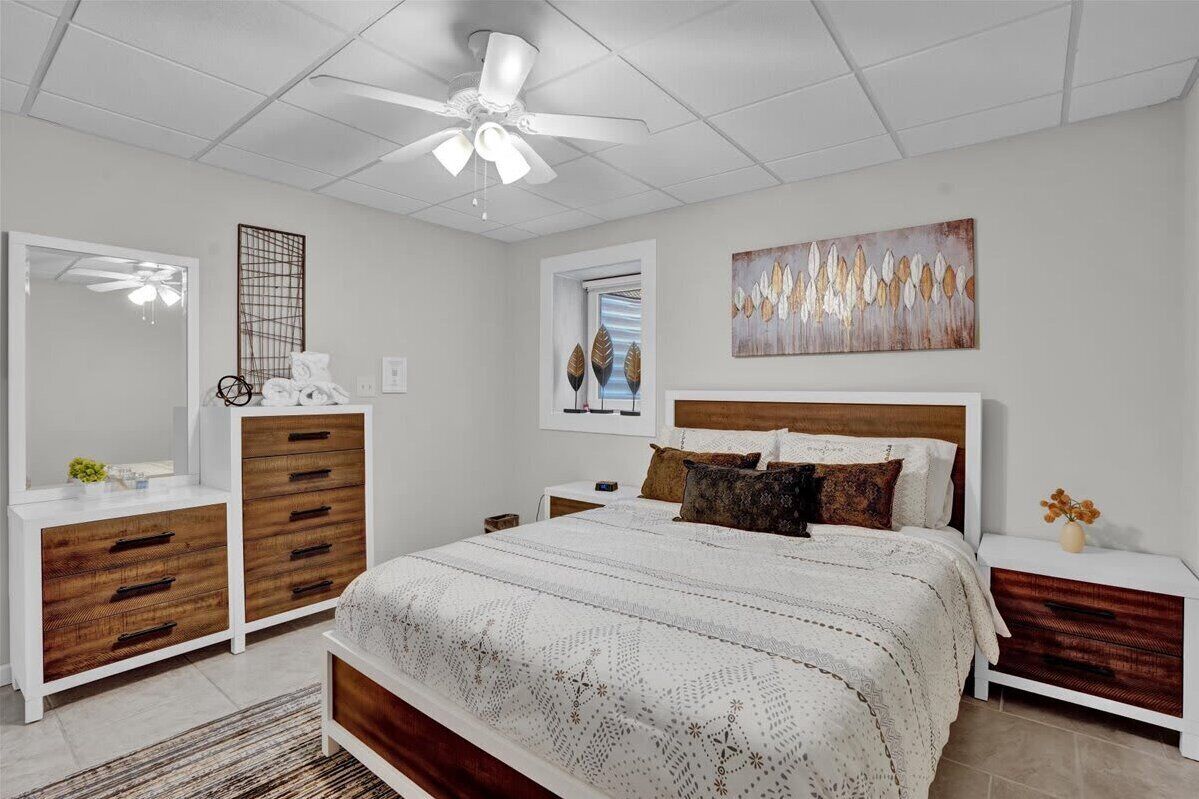 4 slaapkamers, een bureau, een strijkplank/strijkijzer, wifi