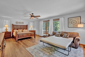 4 bedrooms, desk, iron/ironing board, WiFi - Private Pond & Pool, Hot Tub, Game Rooms, Theater (Albrightsville)