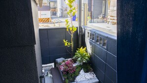 A small balcony with a potted plant, a white bench, and a bicycle. - Full Renovation/tamade Station 4 Min/2ldk/max 8 Persons (Osaka)