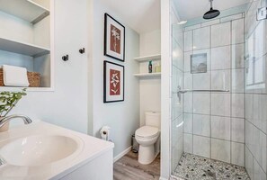Shower, hair dryer, towels, shampoo