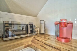 冷蔵庫、電子レンジ、コーヒー / ティーメーカー、トースター