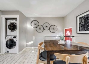 Dining - Blackstone Trails! Downtown w BBQ & Fire Pit! (Colorado Springs)