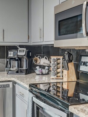 Fridge, microwave, oven, stovetop - Blackstone Trails! Downtown w BBQ & Fire Pit! (Colorado Springs)
