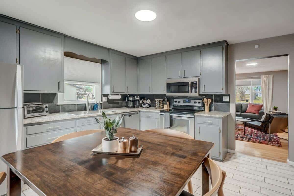 雪櫃、微波爐、焗爐、爐具