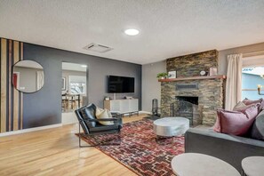 Televisión, chimenea