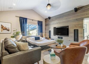 TV, fireplace, stereo - Cobalt Peak! Scenic Retreat w/ Sauna & Firepit (Cascade-Chipita Park)