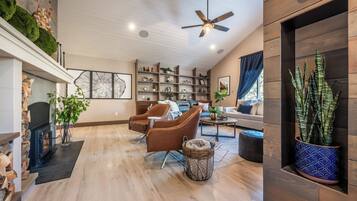 TV, fireplace, stereo