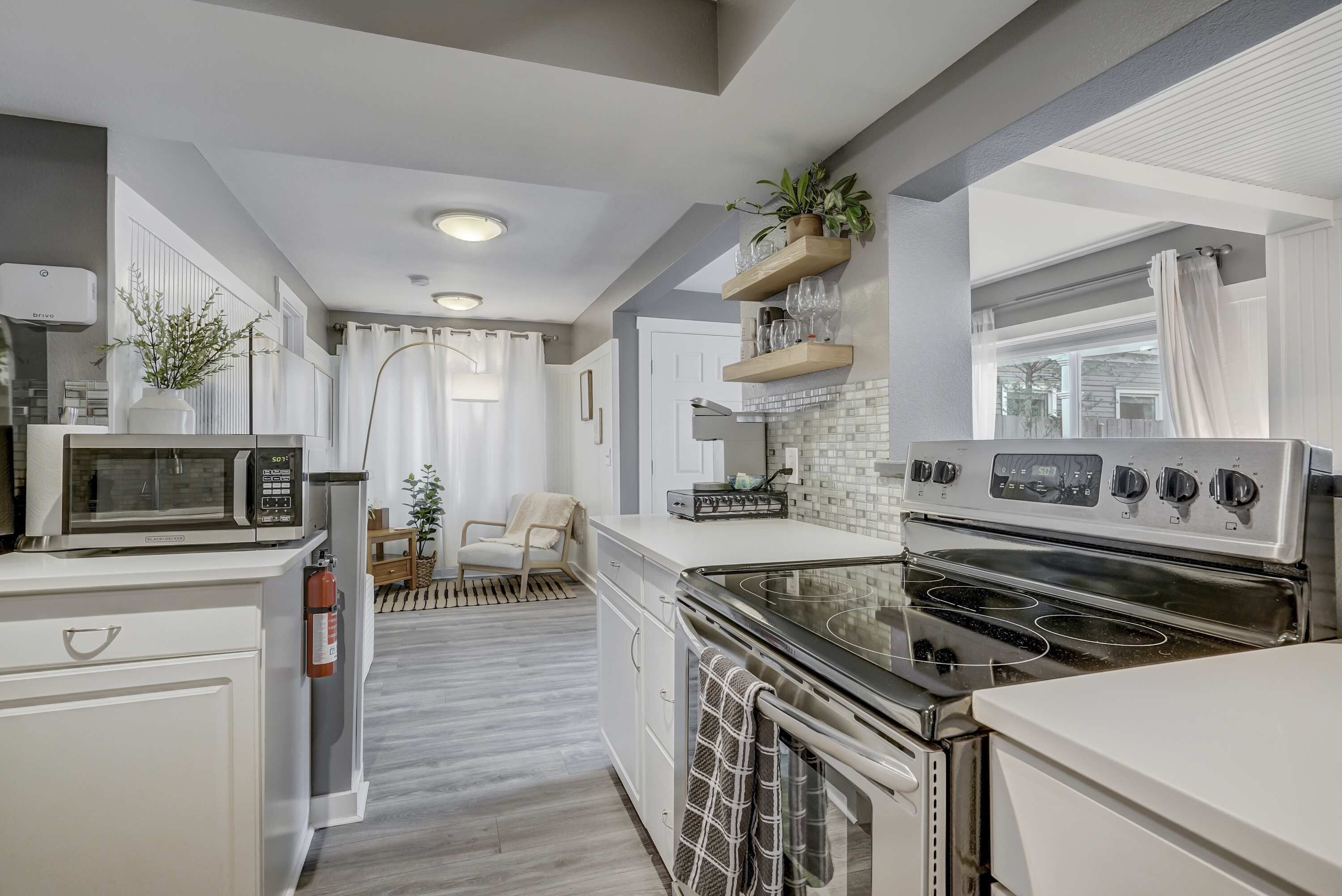 Refrigerador, microondas, horno, placa de cocina