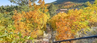 Hiker's Hideaway! Nature Escape, BBQ & Pit Trails
