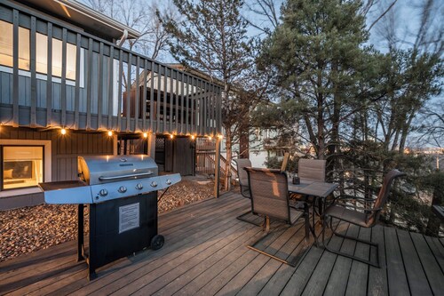 Hillside Perfection! Cozy Stay w/ Fire Pit & BBQ