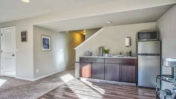 Kühlschrank, Mikrowelle, Geschirrspüler