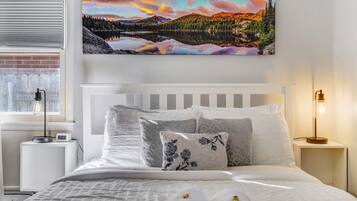 3 bedrooms, desk, iron/ironing board, WiFi