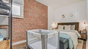 1 多间卧室、熨斗/熨衣板、WiFi、床单