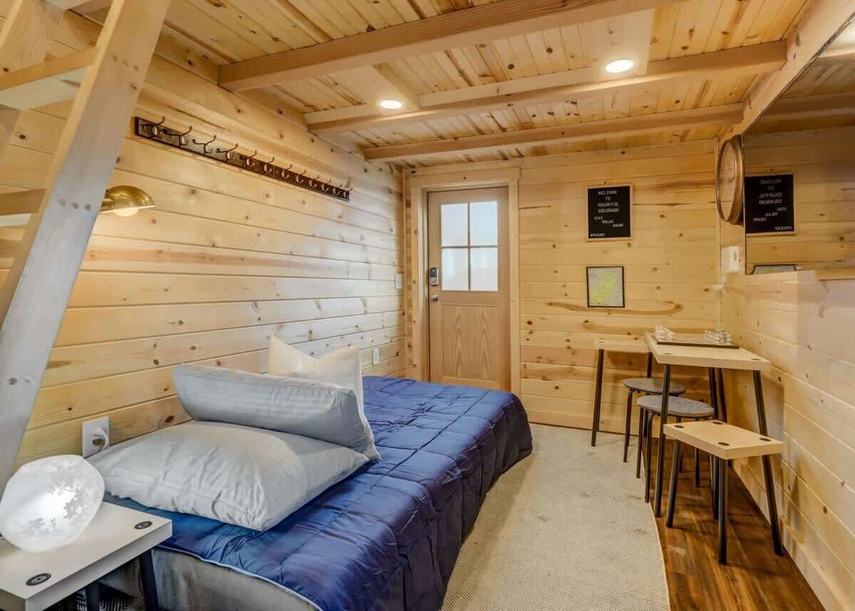 1 habitación, tabla de planchar con plancha, cuna de viaje y wifi 