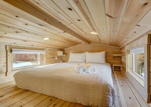 1 dormitorio, tabla de planchar con plancha, wifi y ropa de cama