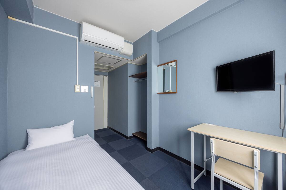 基本單人房, 非吸煙房 (with shared bathroom) | 羽絨被、書桌、筆電工作空間、遮光布/窗簾
