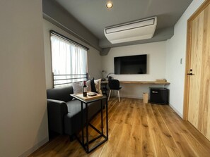 Deluxe Twin Room, Non Smoking | Down comforters, individually decorated, individually furnished, desk - FUKUYAMA ROYAL HOTEL (Fukuyama)