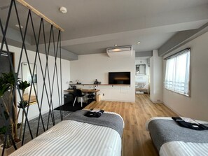 Superior Twin Room, Non Smoking | Down duvets, individually decorated, individually furnished, desk - FUKUYAMA ROYAL HOTEL (Fukuyama)