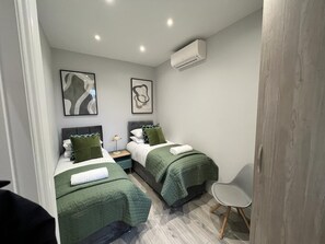 3 bedrooms, iron/ironing board, free WiFi, wheelchair access