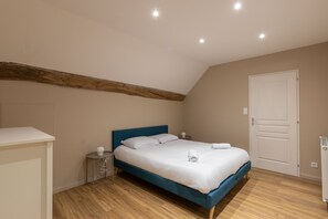 3 chambres, lit parapluie, Wi-Fi, draps fournis