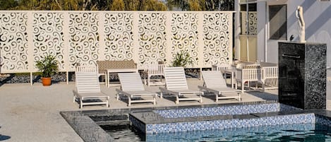 15 outdoor pools