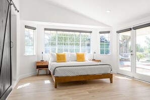 4 Schlafzimmer, Schreibtisch, Bügeleisen/Bügelbrett, Reisekinderbett