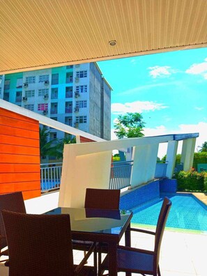 2 outdoor pools - Seawind Staycation (Davao)
