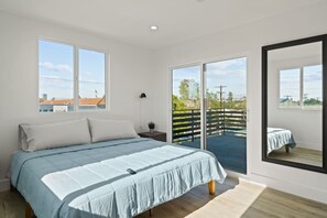 4 Schlafzimmer, Schreibtisch, Bügeleisen/Bügelbrett, Reisekinderbett