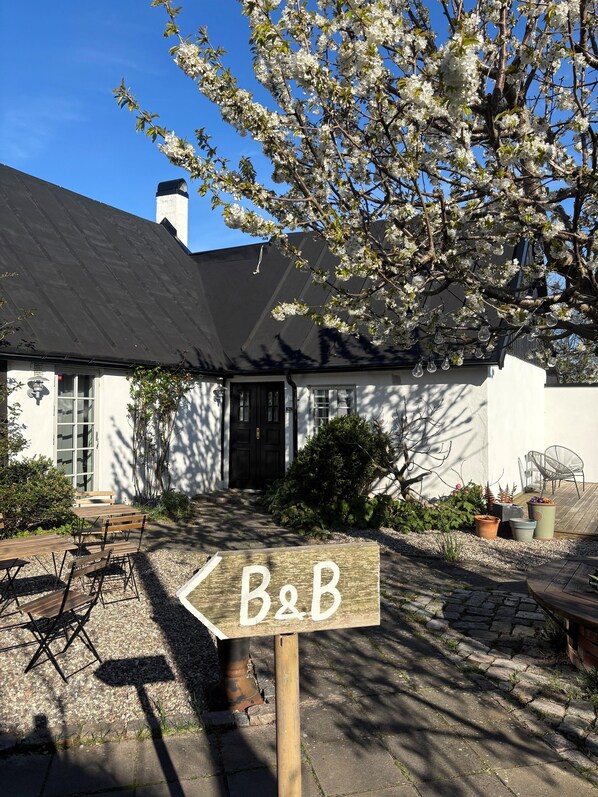 المنشأة من الخارج