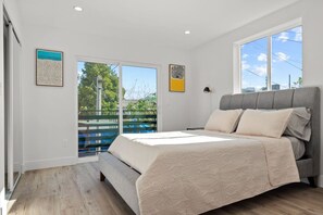 6 Schlafzimmer, Schreibtisch, Bügeleisen/Bügelbrett, Reisekinderbett