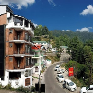 Front of property - Hotel Grace Mount (Dalhousie)